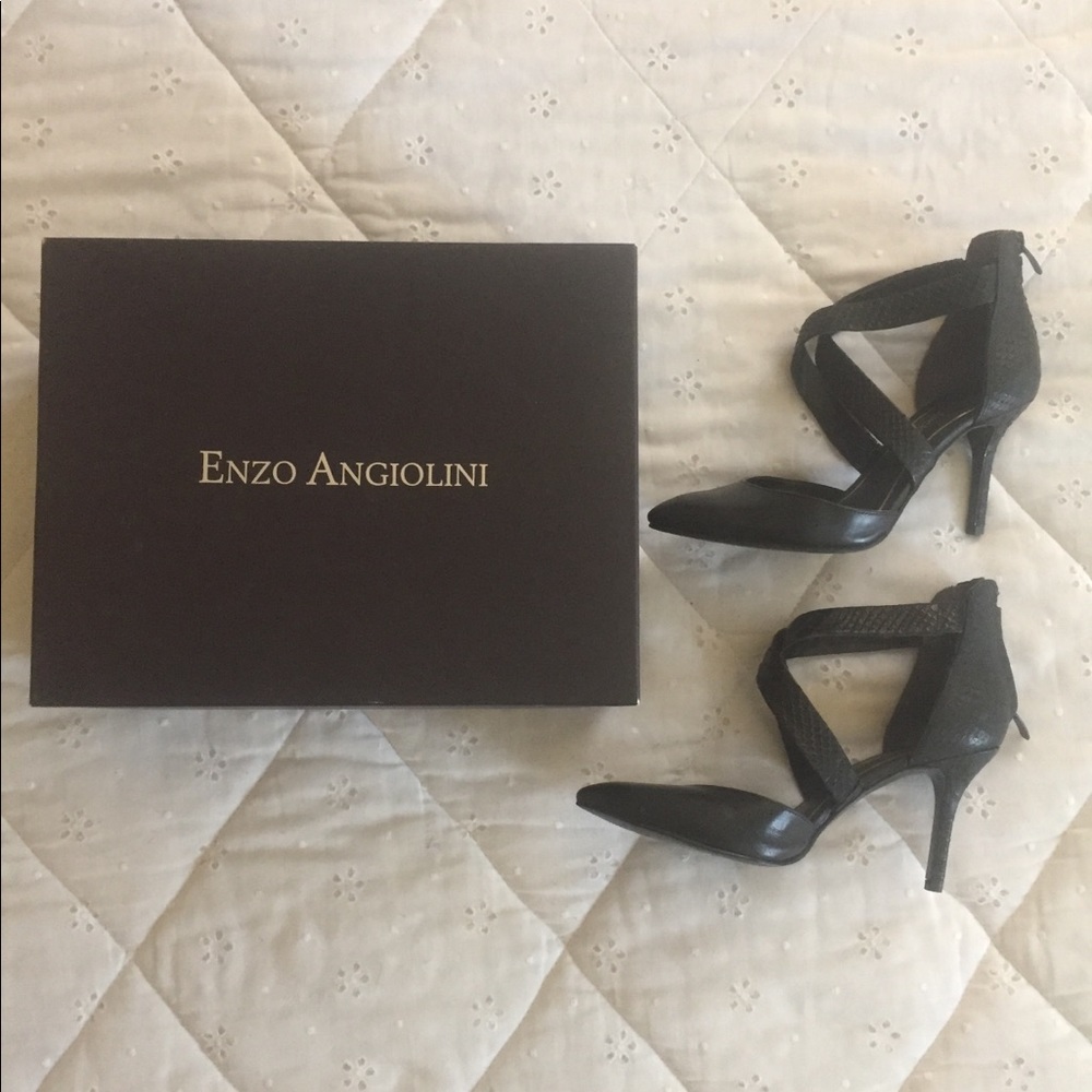 Black Strap Pumps